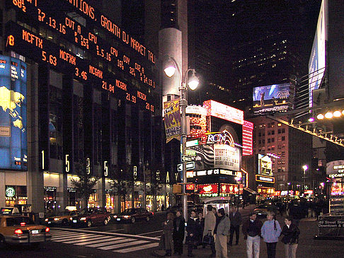 Times Square bei Nacht Fotos